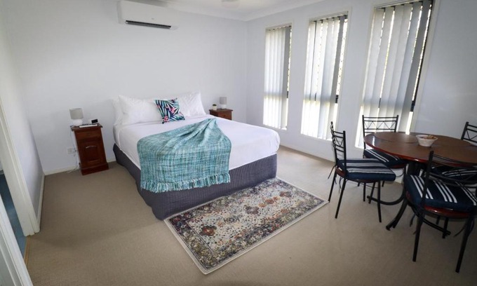 Morayfield House | BLK Stays Guest House Deluxe Units Morayfield