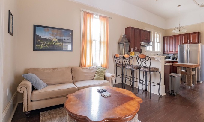 Mid-City House | Block From Streetcar To Jazz Fest and French Quarter