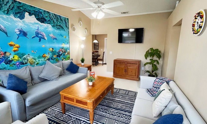 Winter Haven House | BlockHaven near Legoland, Disney, Universal Studios, Busch Gardens & SeaWorld !