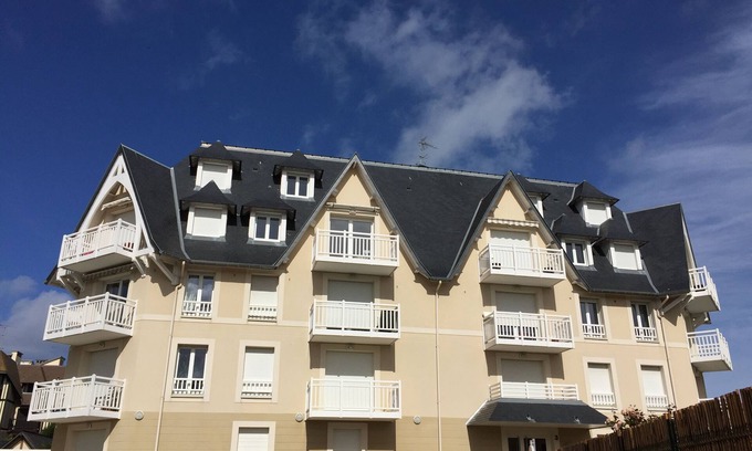Blonville-sur-Mer Apartment | BLONVILLE SEA - near DEAUVILLE - apartment 4/6 pers.