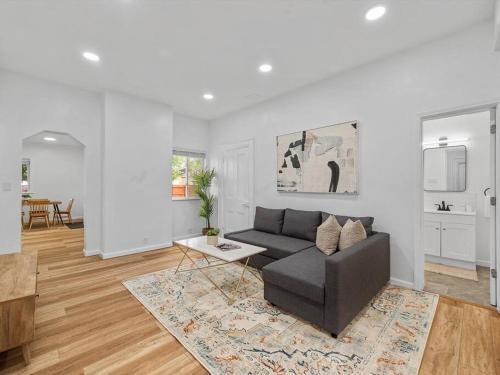 Bloomfield Apartment | Bloomfield, Shadyside !2 Modern and Spacious Two Bedroom Apt with Free Parking