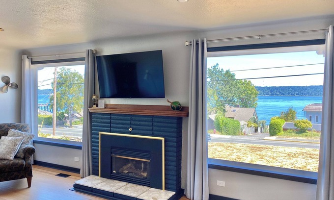 Campbell River House | Blue Anchor Starboard Suite