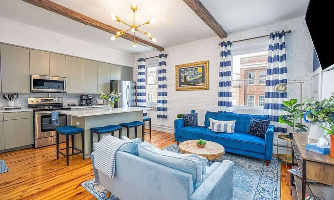 Historic District - North Condo | Blue Belle on Broughton-Luxury 2 Bed 1 Bath Condo