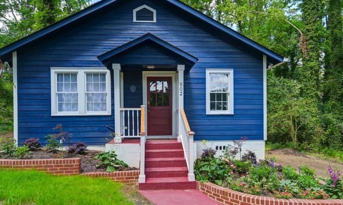 Lexington House | Blue Bungalow | 2BR 1BA | Lexington