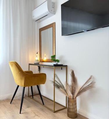 Constanta Apartment | Blue Central Apartment - Neversea Beach - Old Town