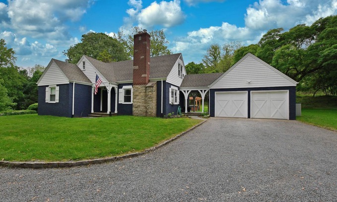 East Setauket House | Blue Cottage East Setauket