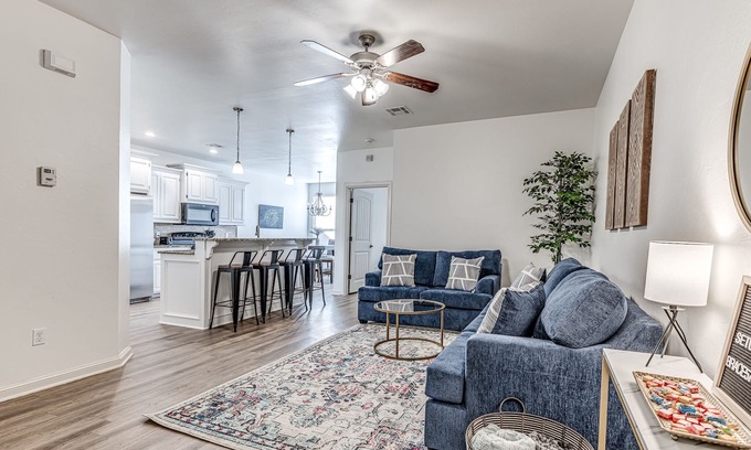 South Oklahoma City House | Blue Haven Home - Sleeps 12