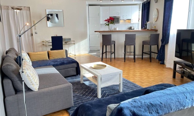 Saint-Cloud Condo | Blue Haven Sèvres Park view