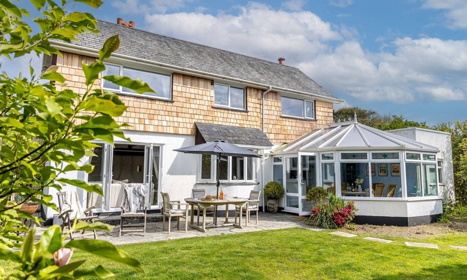 Saint Austell Bay Ski Chalet | Blue Haze - Exclusive Duporth Estate with private beach access