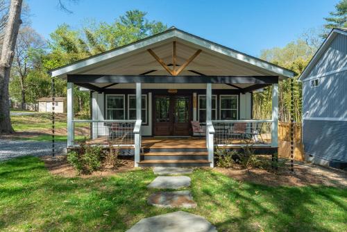 Black Mountain House | Blue Heron Bungalow 5 Min to Downtown Black Mtn