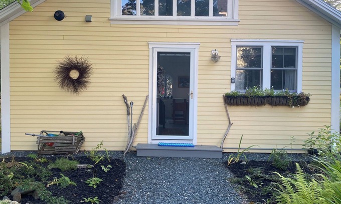 Blue Hill Cottage | Blue Hill Village Picturesque Parker Point Rd