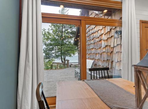Shelby House | Blue Horizon Private Lake MI Frontage