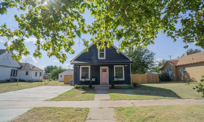 Woodward House | Blue house on 5th! Arcade room, fire pit, privacy fenced yard, and more!