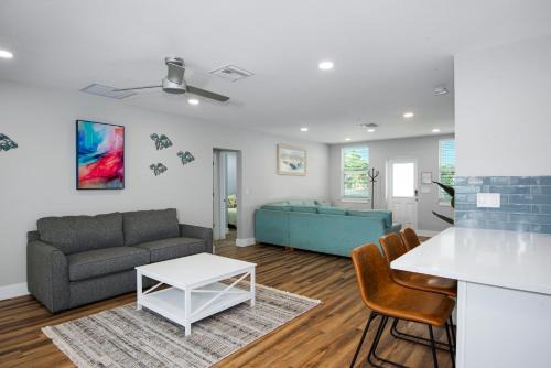 Mid Island House | Blue Lizard by Sun Palace Vacations