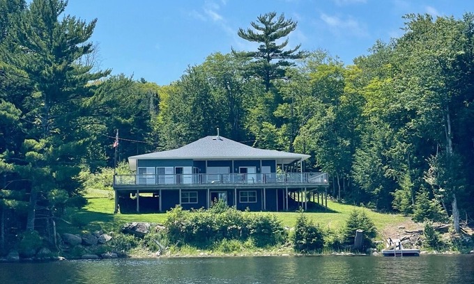 Italy Cross House | Blue Lodge with cozy winter garden and direct lake access