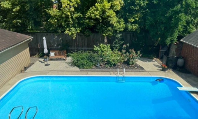 Owensboro House | Blue Moon Cottage: Music Room, Inground Pool