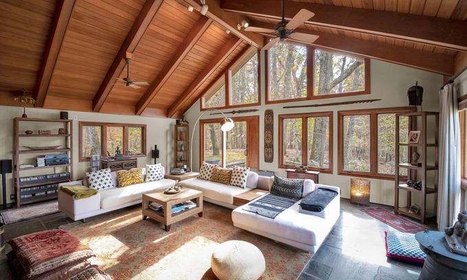 Batesville House | Blue Mountain Haven: 5 BR Hilltop Country Retreat