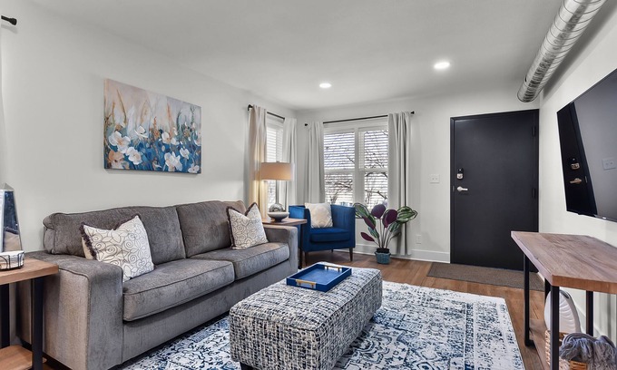Downtown Omaha Apartment | Blue Oasis: Modern 1-Bed Retreat Apt 1