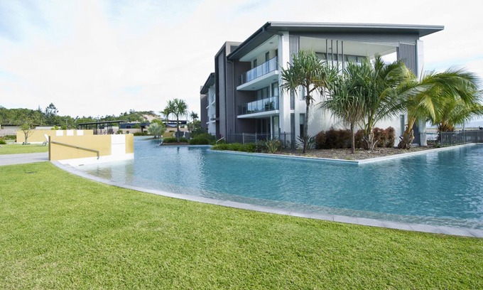Nelly Bay Apartment | Blue on Blue Apartment 812