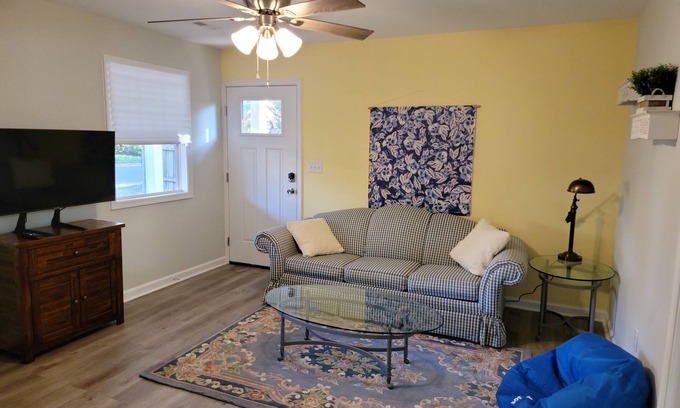 West Fairfax Cottage | Blue Ridge Avenue Guest House