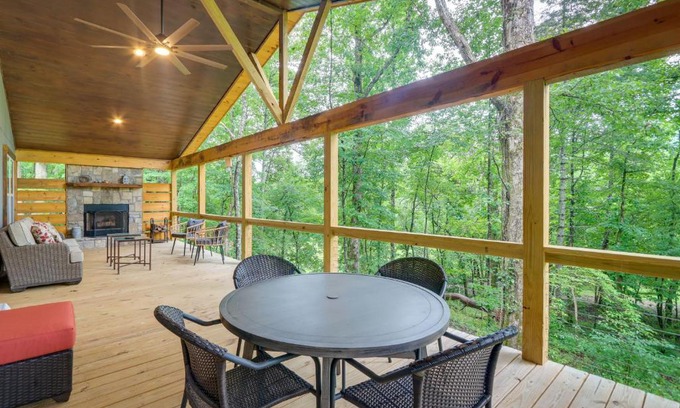 Epworth House | Blue Ridge Mountainside Cottage with Fire Pit!