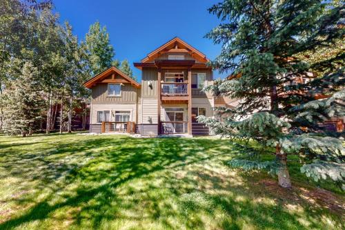 Willow Grove Apartment | Blue River Apartments