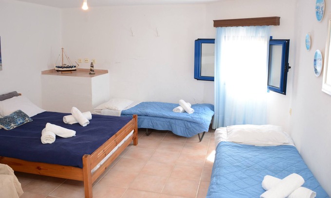 Tsoutsouros Apartment | Blue Sea, is situated in Tsoutsouros just 100 m from the beach.