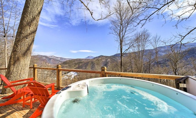 Canton House | Blue Sky Cottage Romantic Retreat with Mtn Views!