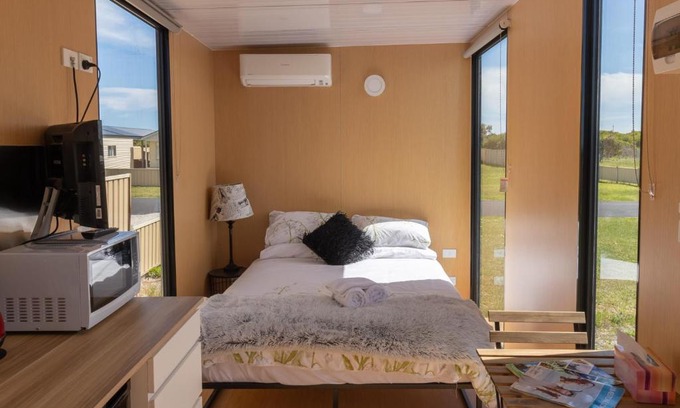 Pelican Point House | Blue Tongue