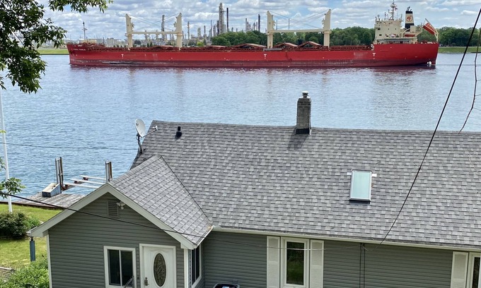 Marysville House | Blue Water Hideaway.Awesome renovation.Incredible River Views.Free Wifi