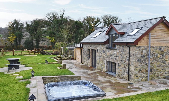 Graddon Cross Cottage | Bluebell Barn is a perfect hideaway for a week or long weekend.