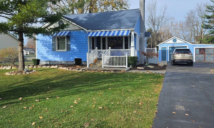 St. Clair House | Blueberry Hill.sweet 3 bedroom vacation home in beautiful St. Clair.