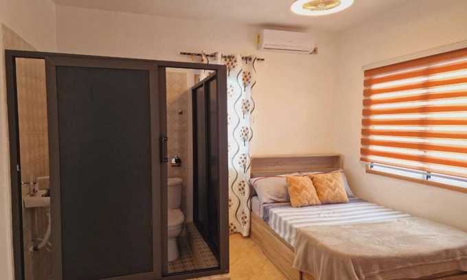 Dansoman House | Blueberry Suite 2