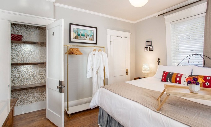 Hillsboro Village Apartment | Bluebird: Belmont University-2mi Broadway-2 Kings