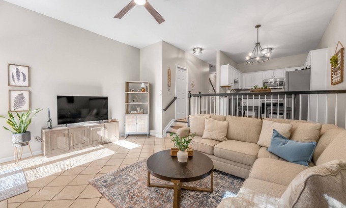Lexington House | Bluegrass beauty located in central Lexington .