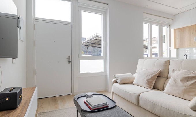 Cotos Apartment | Blueground | Castilla, AC & w/d, nr Retiro