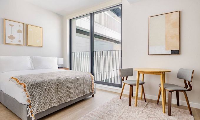 Chinatown Apartment | Blueground | Downtown, elevator, nr parks