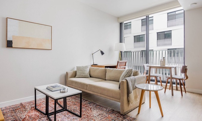 Chinatown Apartment | Blueground | Downtown, elevator, nr parks