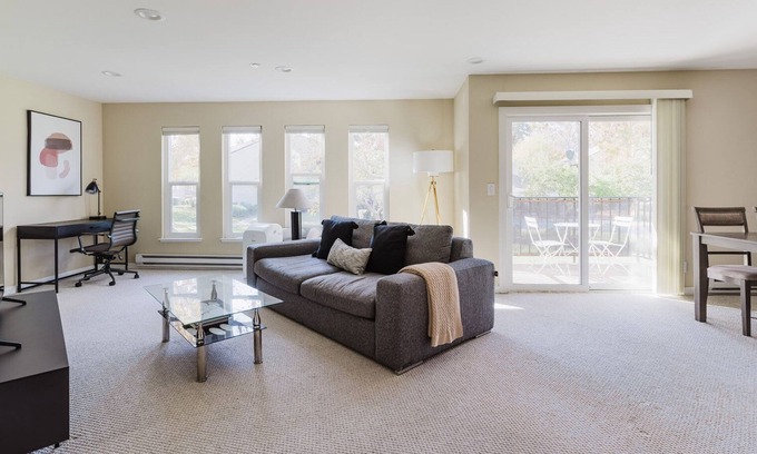 Central District Apartment | Blueground | Fremont 2bd apartment