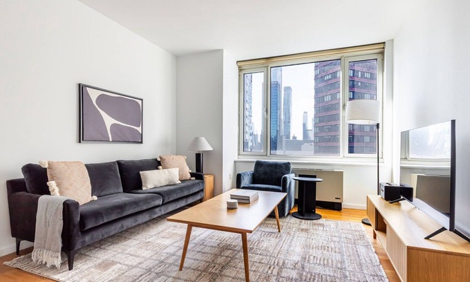 Hell's Kitchen Apartment | Blueground | Hell's Kitchen, fitness center, nr Hudson River Park