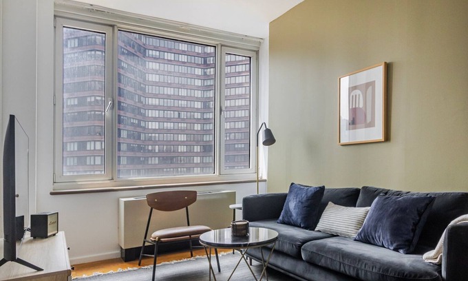 Hell's Kitchen Apartment | Blueground | Hell's Kitchen, fitness, nr Hudson Yards