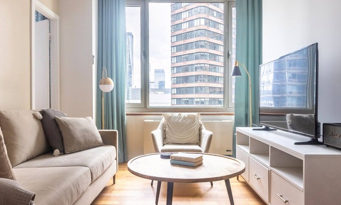 Hell's Kitchen Apartment | Blueground | Hell's Kitchen, fitness center, nr Hudson River Park