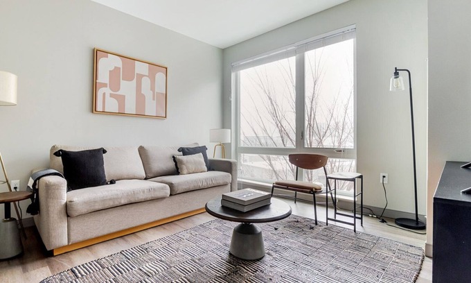 Jamaica Plain Apartment | Blueground | Jamaica Plain, AC, gym, nr pond