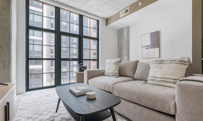 NoMa Apartment | Blueground | NoMa, rooftop pool, nr Union Station