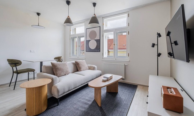 Nusle Apartment | Blueground | Nusle, city view, nr Vysehrad (PRG-76)