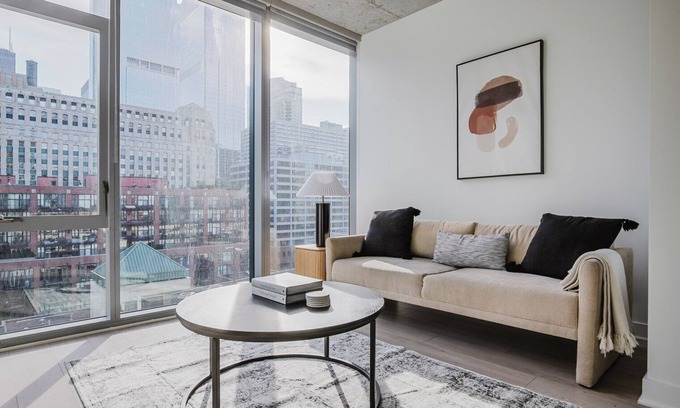 Killgubbin Apartment | Blueground | River North, rooftop & gym, nr Mart