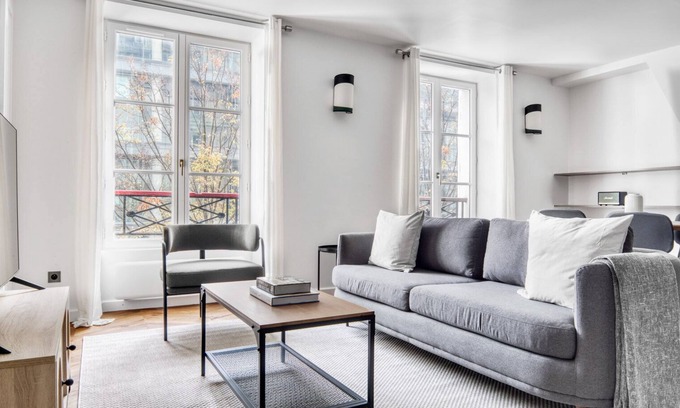 Gaillon Apartment | Blueground | Saint-Honoré, nr Rue de Rivoli