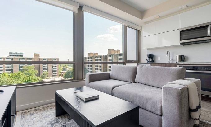 Capitol Hill Apartment | Blueground | Southwest Waterfront, gym, nr National Mall