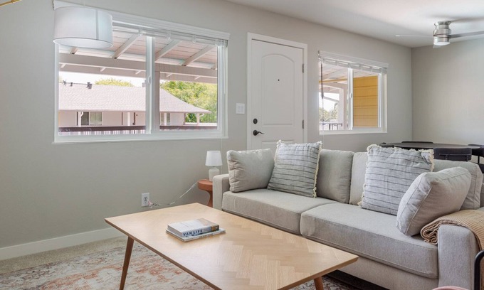 Sunnyvale West Apartment | Blueground | Sunnyvale West, washer, nr Park