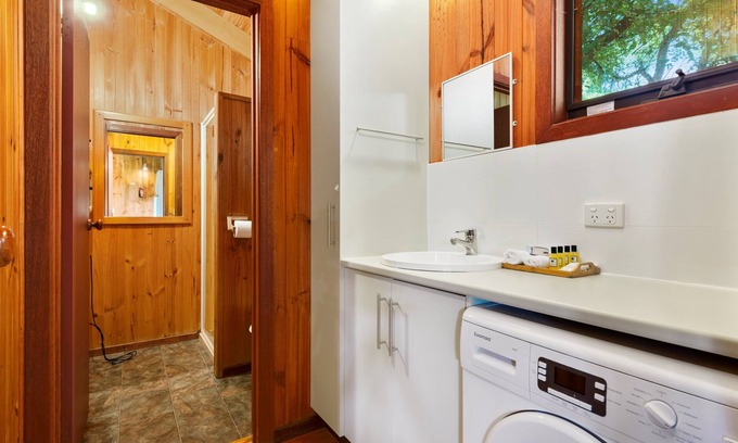 Johanna Cottage | Bluegum Cottage - one bedroom 2 night minimum